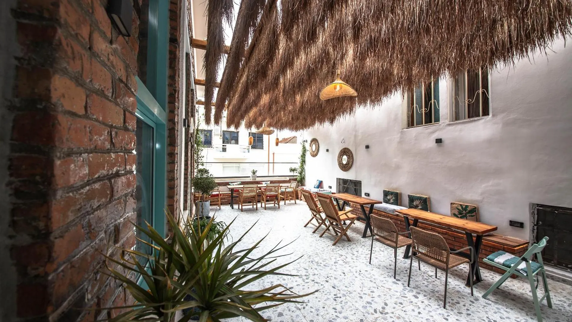 Vega 43 Hostel Sarandë